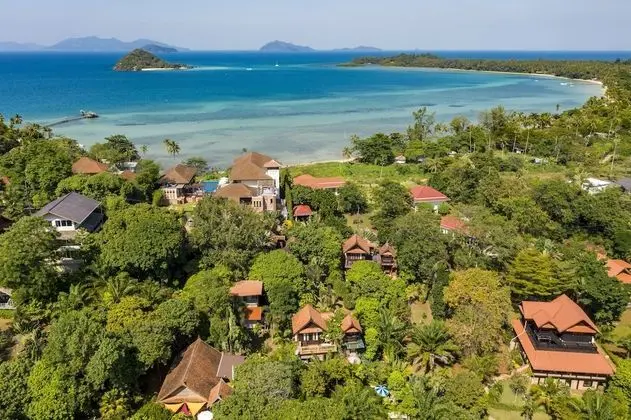Comfortable Island Suites With Beautiful View and Balconies With Kitchenette