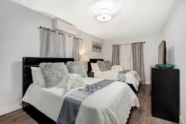 Comfortable Luxurious Home with Hot Tub, Near the Beach - Oda