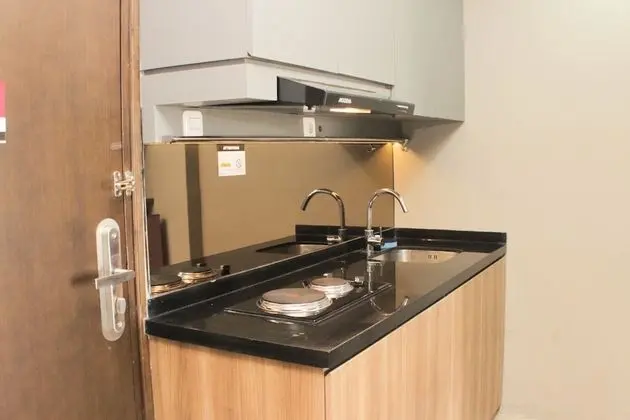 Comfortable And Minimalist 1Br At Mustika Golf Apartment - Mutfak