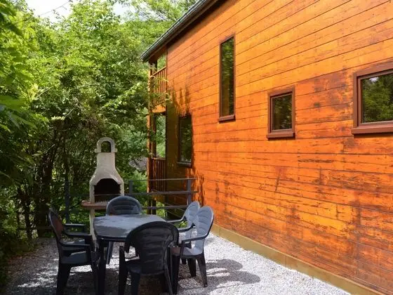 Comfortable Modern Chalet With Wood Finish - Yerinde Yemek