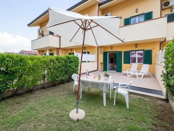 Comfortable Villa in Paestum With Shared Swimming Pool