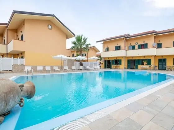 Comfortable Villa in Paestum With Shared Swimming Pool - Dış Mekan