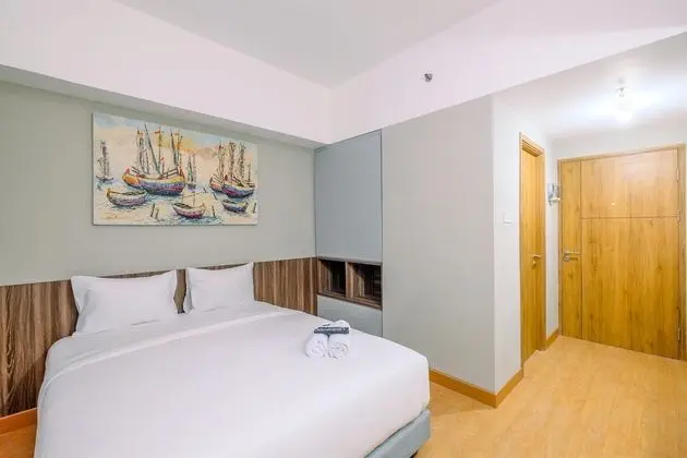 Comfortable Pool View Studio Room At Gateway Park Lrt City Bekasi Apartment - Oda