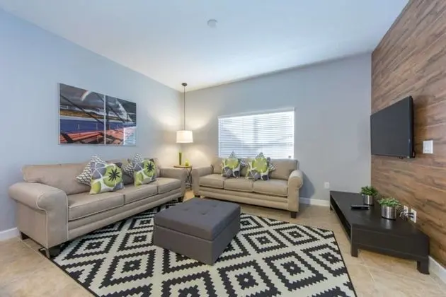 Comfortable Villa at Storey Lake Resort Near Disney
