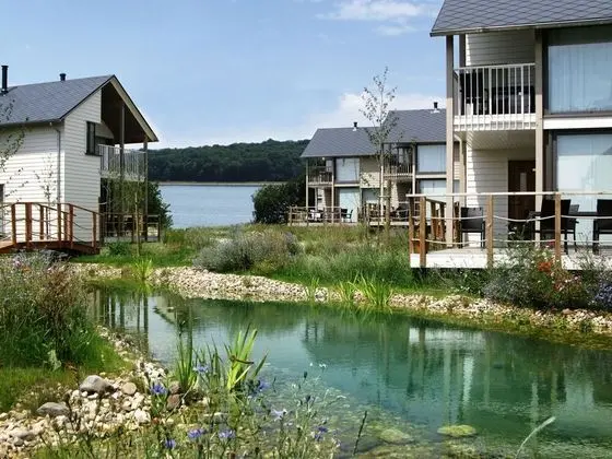 Comfortable Villa With Stove, Located in a Lake Area