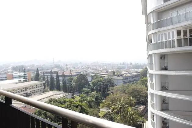 Comfortable Studio at Beverly Dago Apartment near ITB
