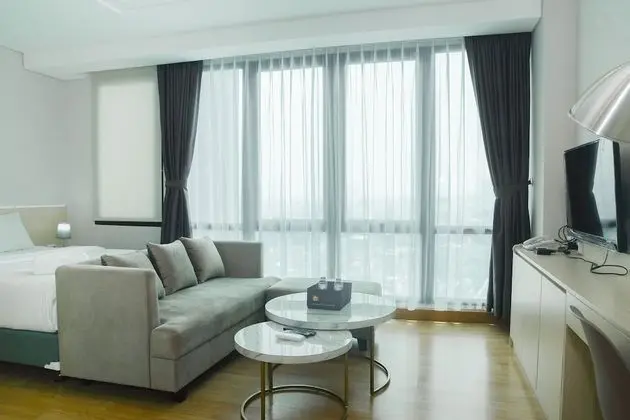 Comfortable Studio Room at Capitol Suites Apartment