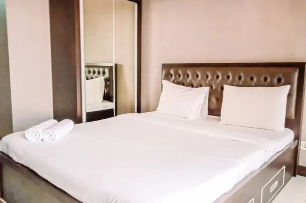 Comfortable Studio Room near Airport at Skylounge Tamansari Apartment