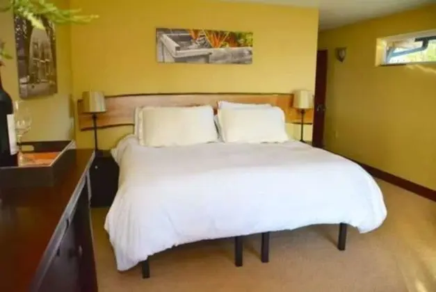 Comforts of Whidbey - Oda