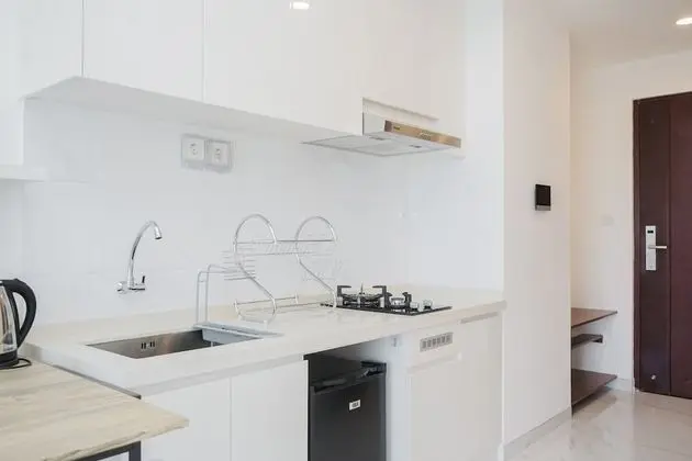 Comfrot 2Br At Sky House Bsd Apartment - Mutfak