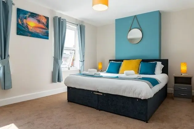 Comfy, 2 Bed House, Sleeps 6 with Garden and Free Parking in Cheltenham