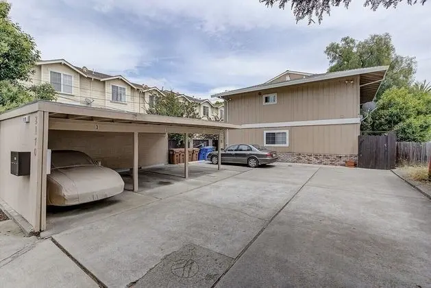 Comfy 2-bedroom, 5min to Concord Bart
