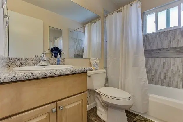 Comfy 2-bedroom, 5min to Concord Bart - Banyo Tipleri