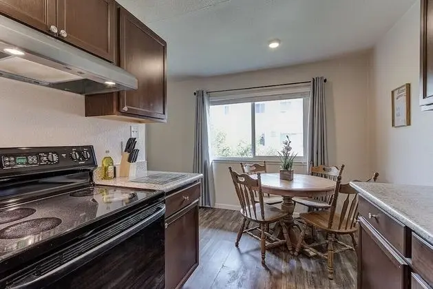 Comfy 2-bedroom, 5min to Concord Bart - Mutfak
