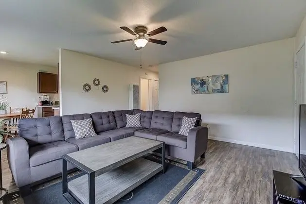 Comfy 2-bedroom, 5min to Concord Bart - Oda Düzeni