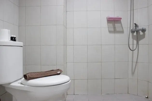 Comfy 2BR Apartment at Mekarwangi Square Cibaduyut - Banyo Tipleri