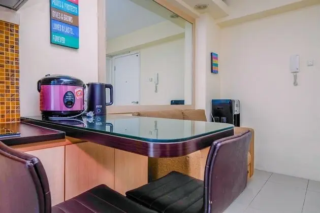 Comfy 2Br At Bassura City Apartment - Oda Düzeni