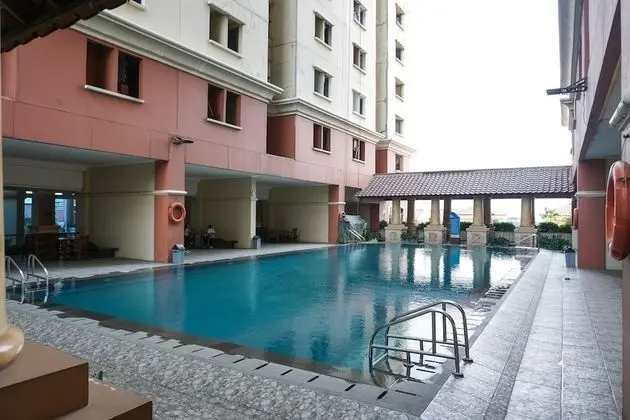 Comfy 2Br At Gajah Mada Mediterania Apartment - Havuz
