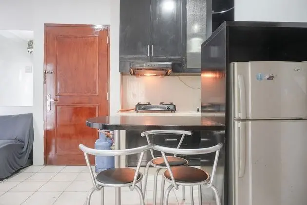 Comfy 2Br At Gajah Mada Mediterania Apartment - Oda Düzeni