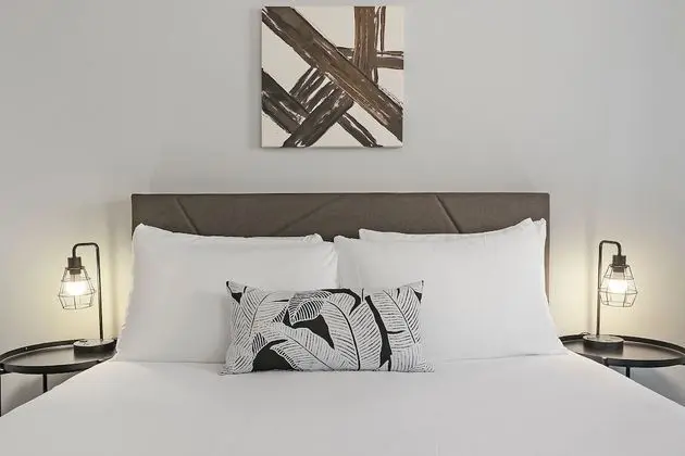 Comfy 2BR Rogers Park Apt in Sheridan