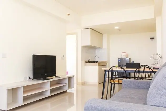 Comfy 3BR at Meikarta Apartment - İç Mekan