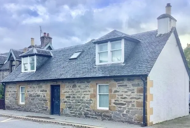 Comfy 4-bed Cottage in Newtonmore