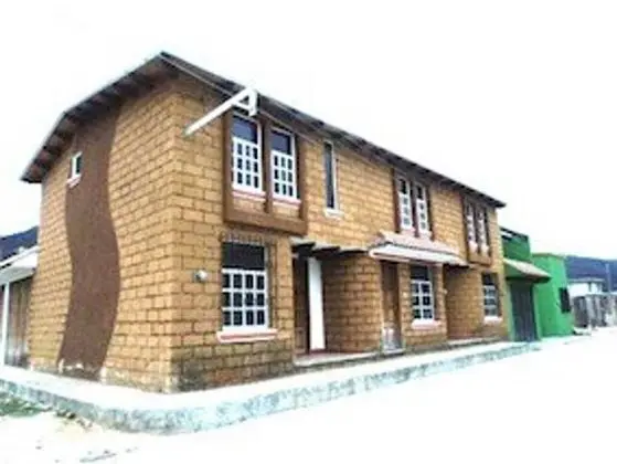 Comfy 4 Bedroom Town House Garden Market Area