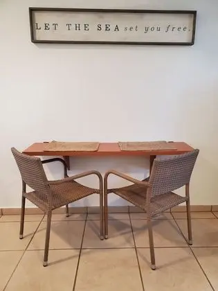 Comfy apartment 8 minute walk from beach - Oda Düzeni
