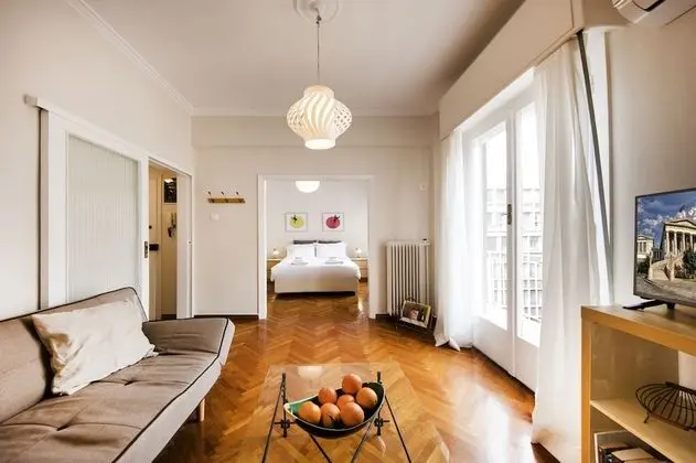 Comfy apt in city center by VillaRentalsgr