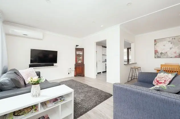 Comfy & Convenient Homebush West - Öne Çıkan Resim