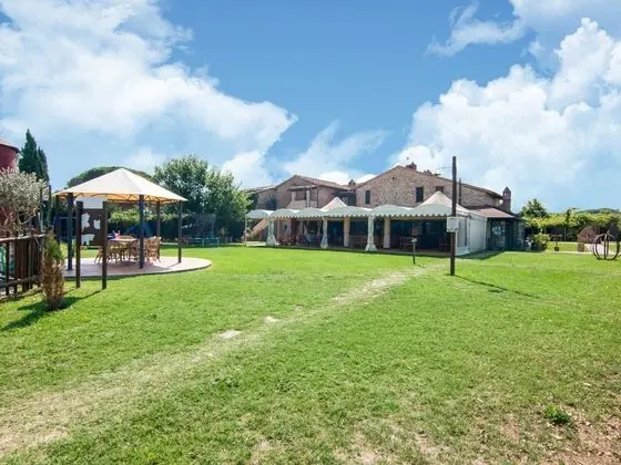 Comfy Farmhouse in Castiglione del Lago With Pool - Dış Mekan