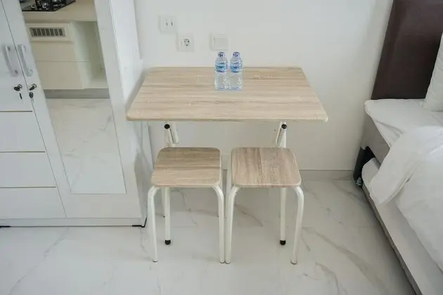Comfy and High Floor Studio at Sky House BSD Apartment - İç Mekan