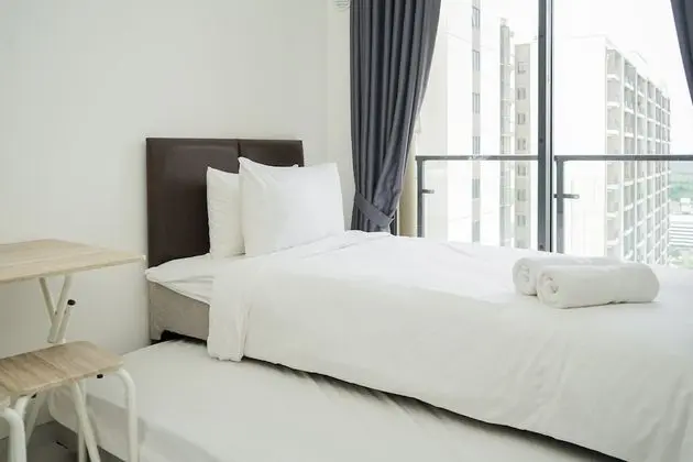 Comfy and High Floor Studio at Sky House BSD Apartment - Oda