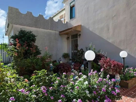 Comfy Holiday Home in Nizza di Sicilia on the Coast