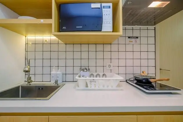 Comfy And Homey 2Br At Meikarta Apartment - Mutfak