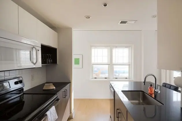 Comfy MW Apts with Gym & WD by Zencity - Mutfak