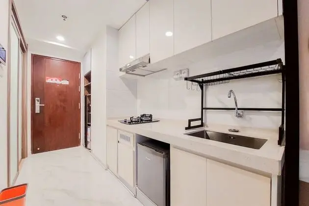 Comfy And New Studio At Sky House Bsd Apartment - Mutfak