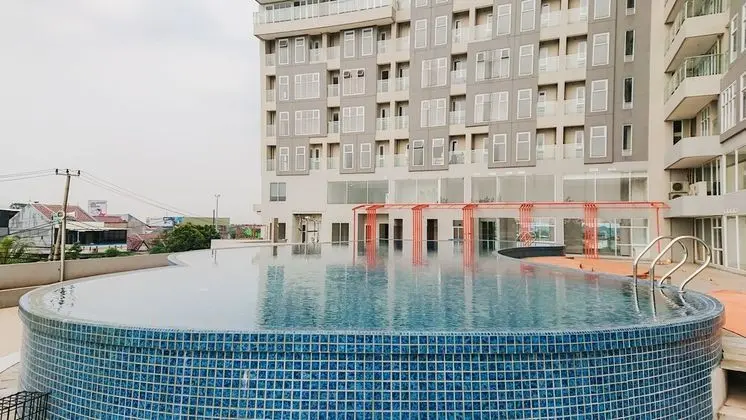 Comfy Studio At Amazana Serpong Apartment - Havuz