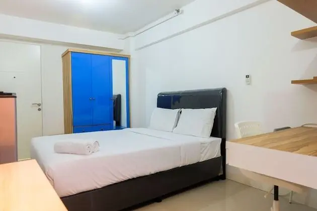 Comfy Studio Bassura City Apartment - Oda