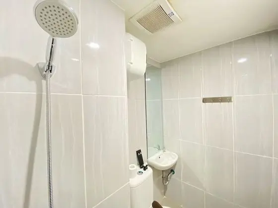 Comfy Studio Room At Grand Asia Afrika Apartment - Banyo Tipleri