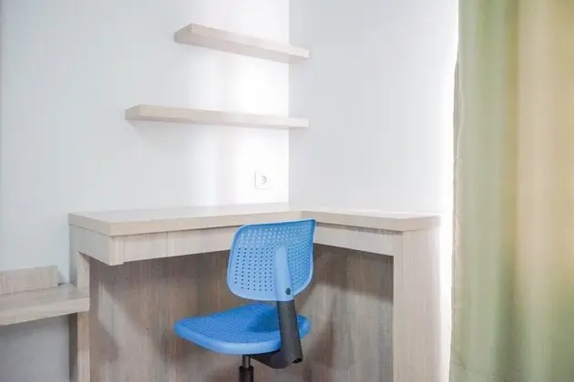 Comfy Studio at Trimezia Beverly Apartment By Travelio - İç Mekan