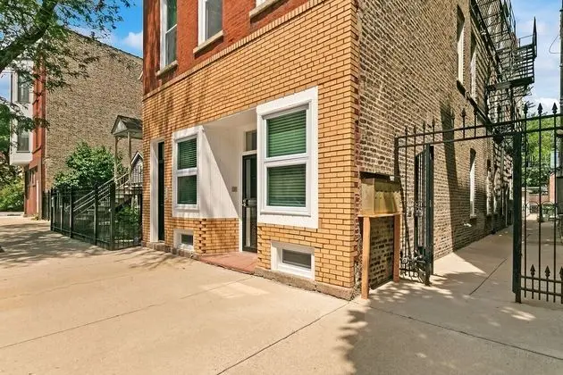 Comfy & Stylish 2BR 1BA in West Town
