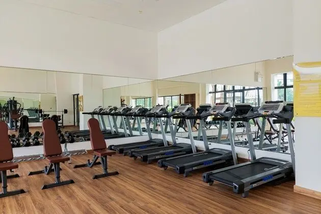 Comfy And Warm Studio Room At Sky House Bsd Apartment - Fitness