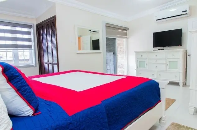Comlin Bank 13 by Pro Homes Jamaica - Oda
