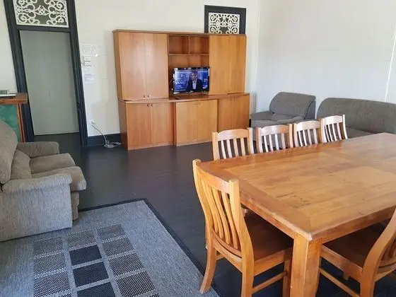 Commercial Hotel - İç Mekan
