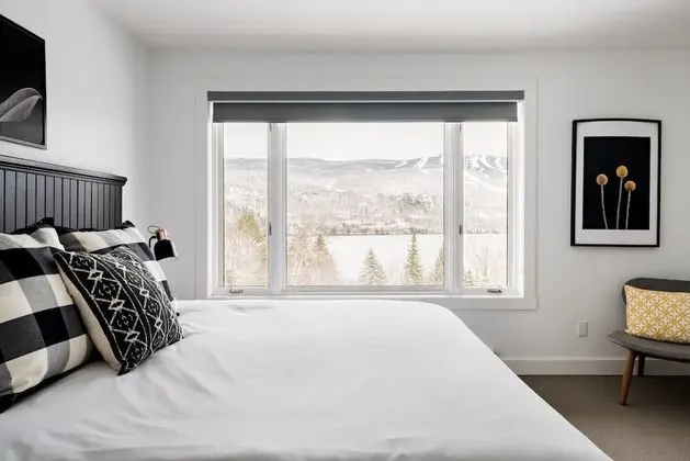 Commodious Condominium in Tranquil Lakeside Setting