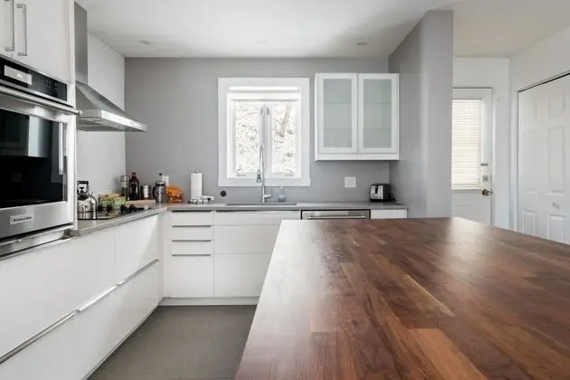 Commodious Condominium in Tranquil Lakeside Setting - Mutfak