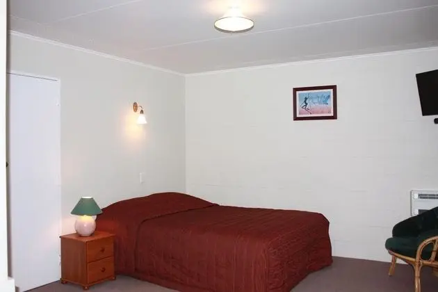 Commodore Court Motel