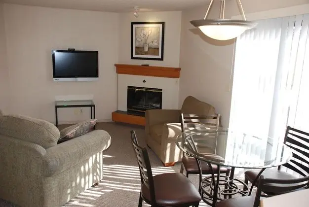The Commons Hotel & Suites - Denver Tech Center