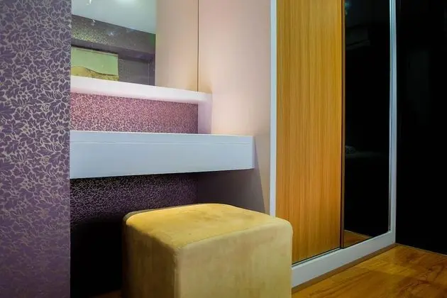 Compact and Comfy 2BR Bassura City Apartment - İç Mekan